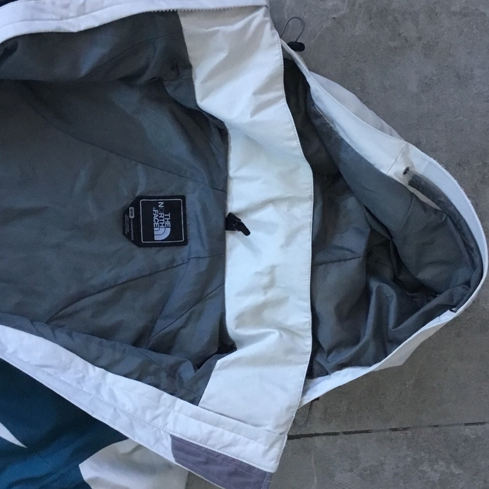 The North Face Hyvent Jacket with removable hood- size M - Picture 3 of 15
